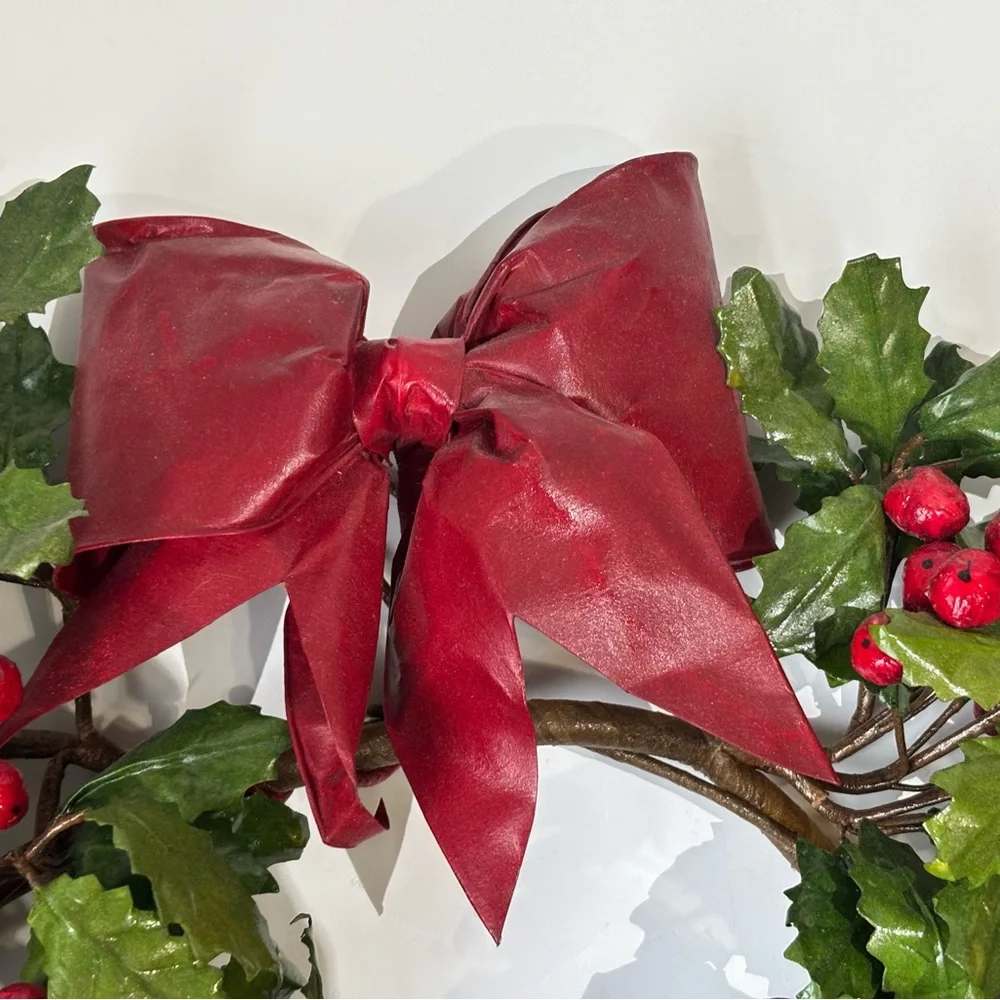 Festive Green and Red Holiday Wreath Plastic Red Holly Berries 18.5”